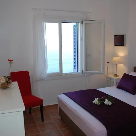 Andros Prive Aparthotel 3*